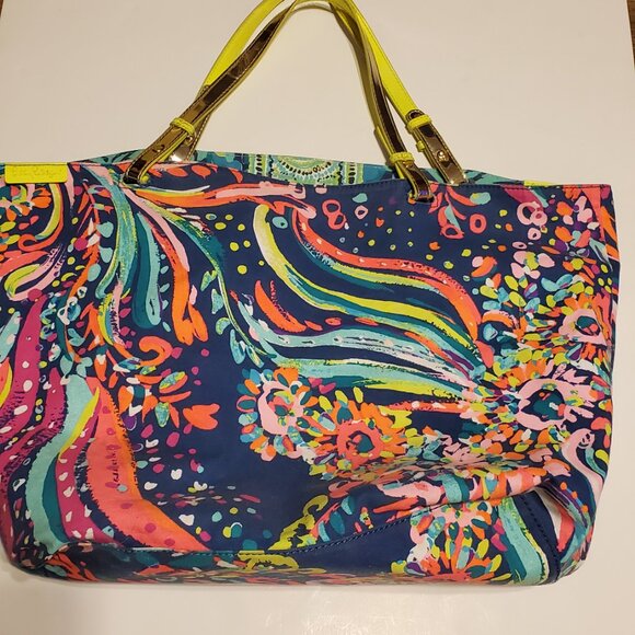 Lilly Pulitzer Reversible Beach Tote in Beach Loot & Midnight Cove - Picture 2 of 7